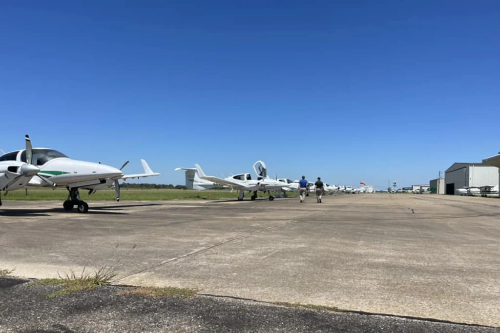 デルタ州立大学の航空学部学生が訓練を行うクリーブランド空港